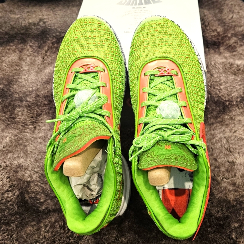 LEBRON 20. CHRISTMAS SZ. 13